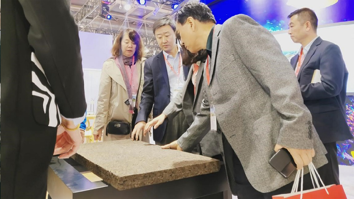 得高住博會(huì)吸睛,新型材料大有可為 組 27 得高住博會(huì)吸睛,新型材料大有可為 組 27